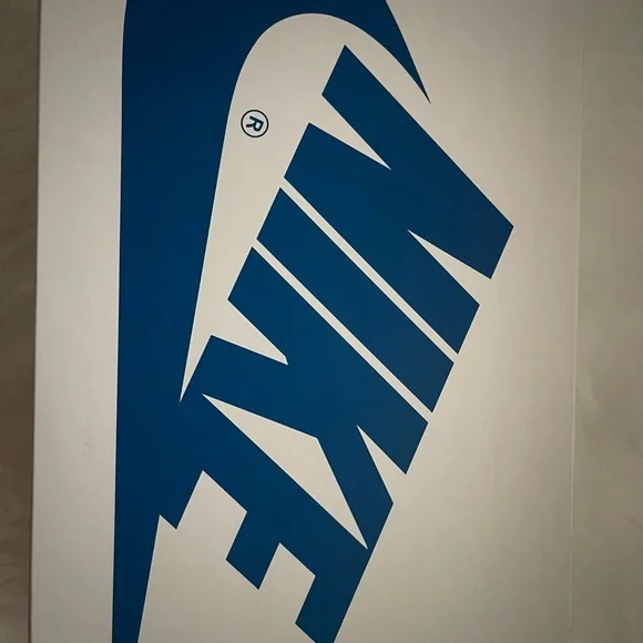 Travis Scott x Air Jordan 1 Retro - Picture 5 of 6